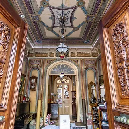 Bueyuekada Anastasia Meziki History Mansion * Adalar