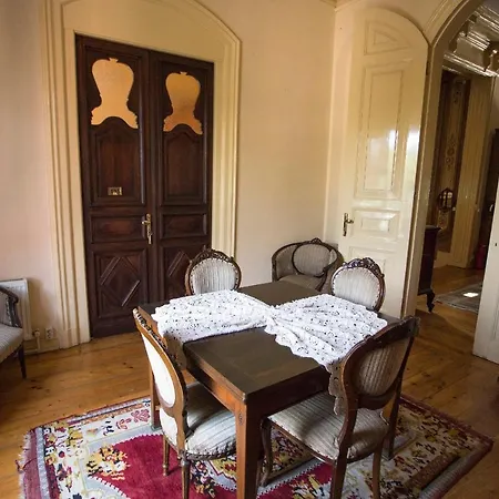 Bueyuekada Anastasia Meziki History Mansion * Adalar