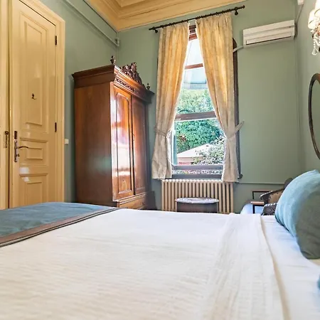 Büyükada Anastasia Meziki History Mansion Hotel